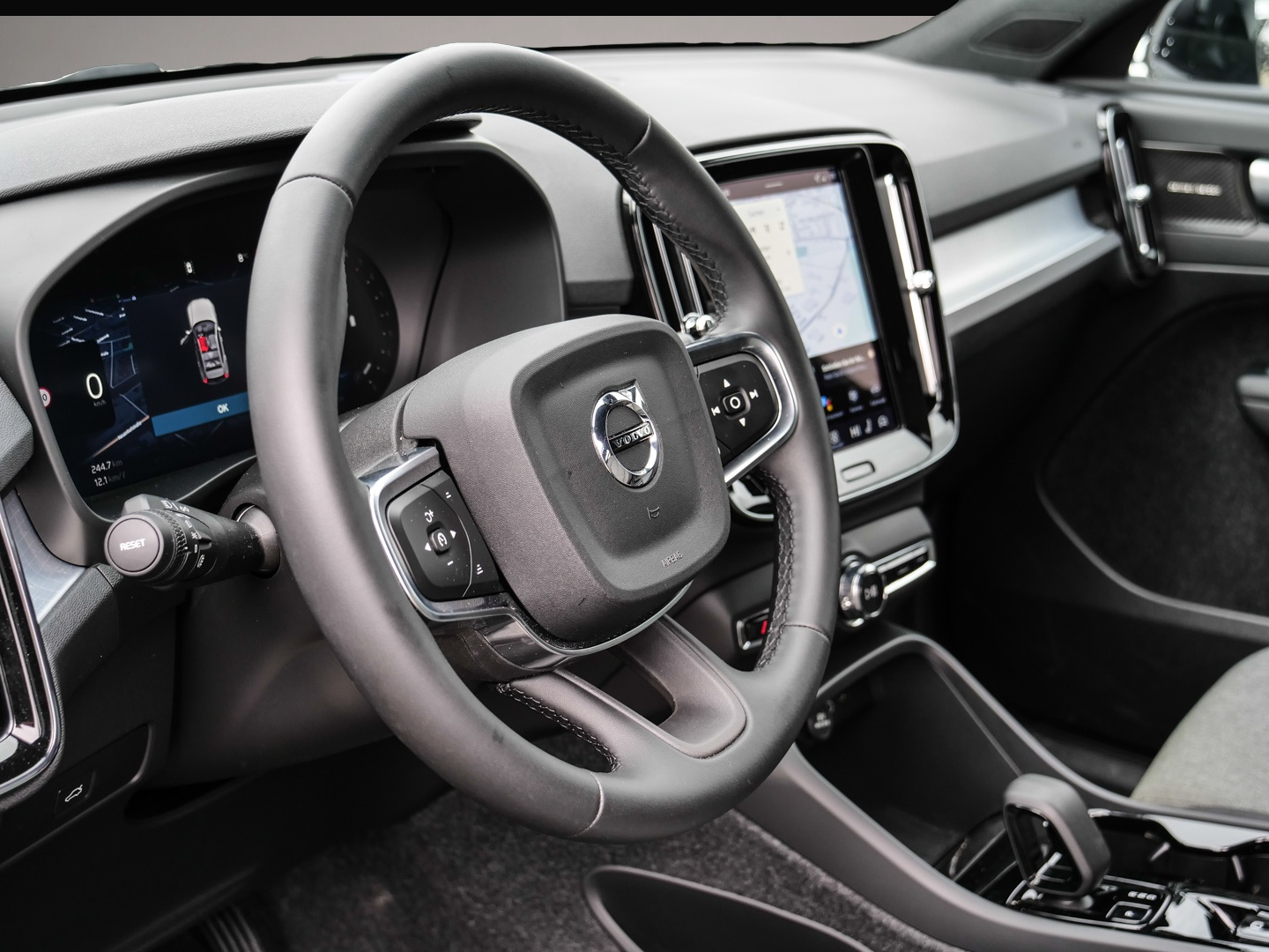 Bild 3 Volvo XC40 Plus Black Edition 2WD StandHZG Digitales C