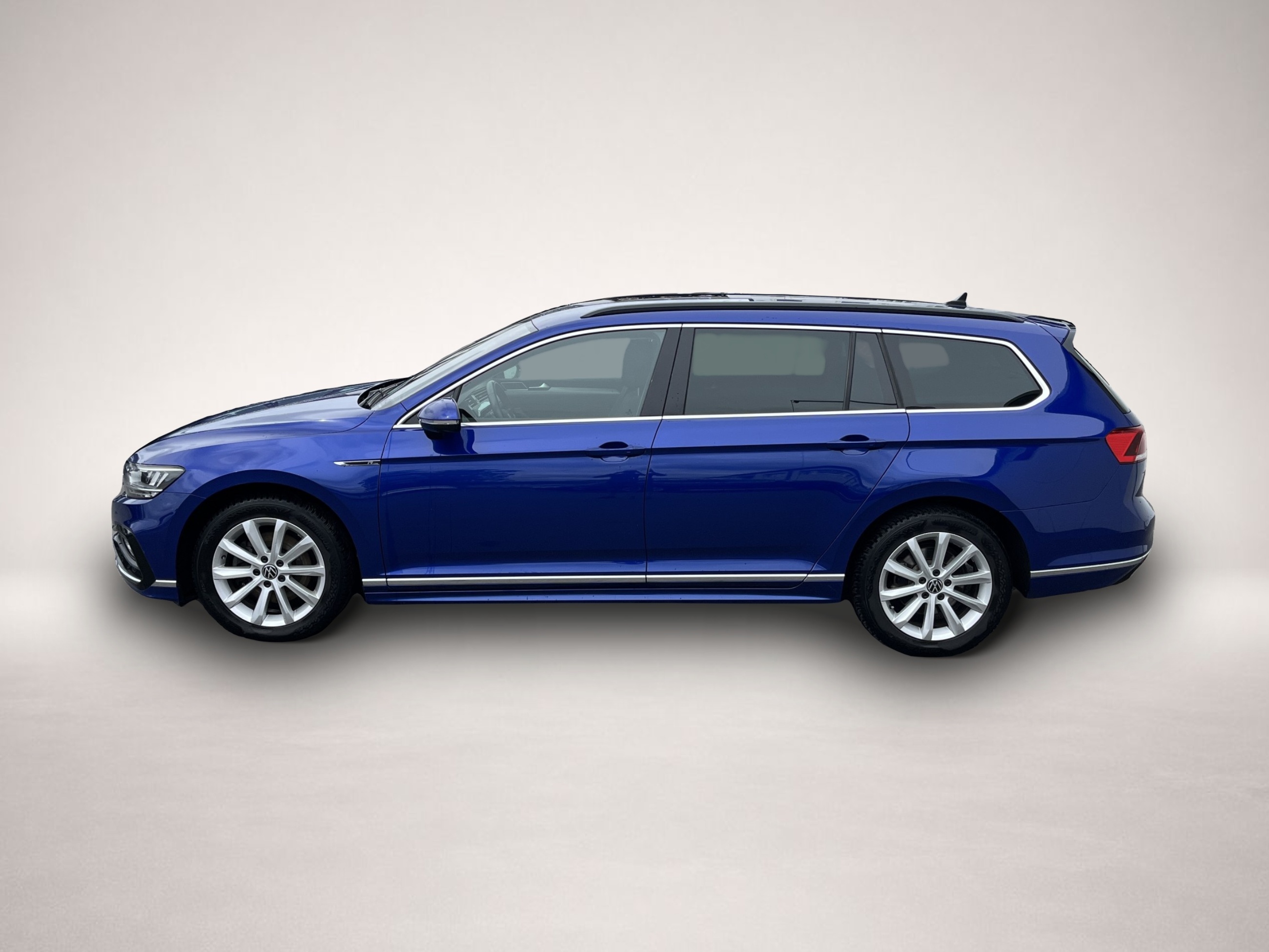 Fotografie des Volkswagen Passat Variant 2.0 TDI DSG R-Line AHK STHZ NaviP