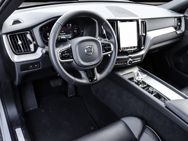 Bild 3 Volvo XC60 Plus Dark Recharge Plug-In Hybrid AWD T8 Tw