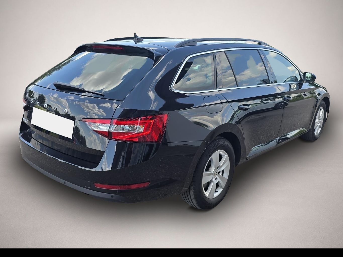 Fotografie des Skoda Superb Combi 2.0 TDI DSG SMART-LINK+VIRTUAL-COCK