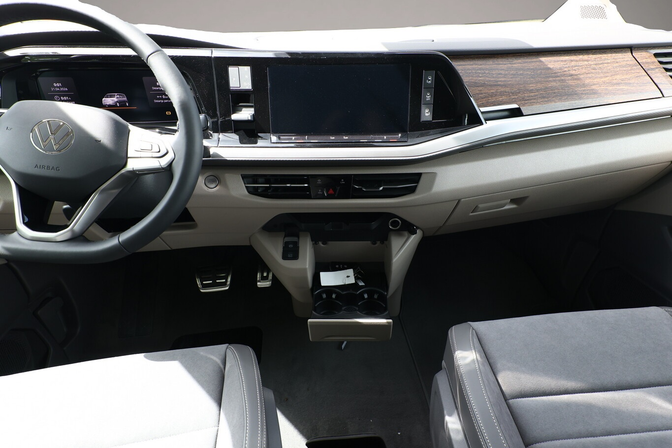 Bild 7 Volkswagen T7 Multivan L2 Style Tisch Matrix Nav eHK Keyl