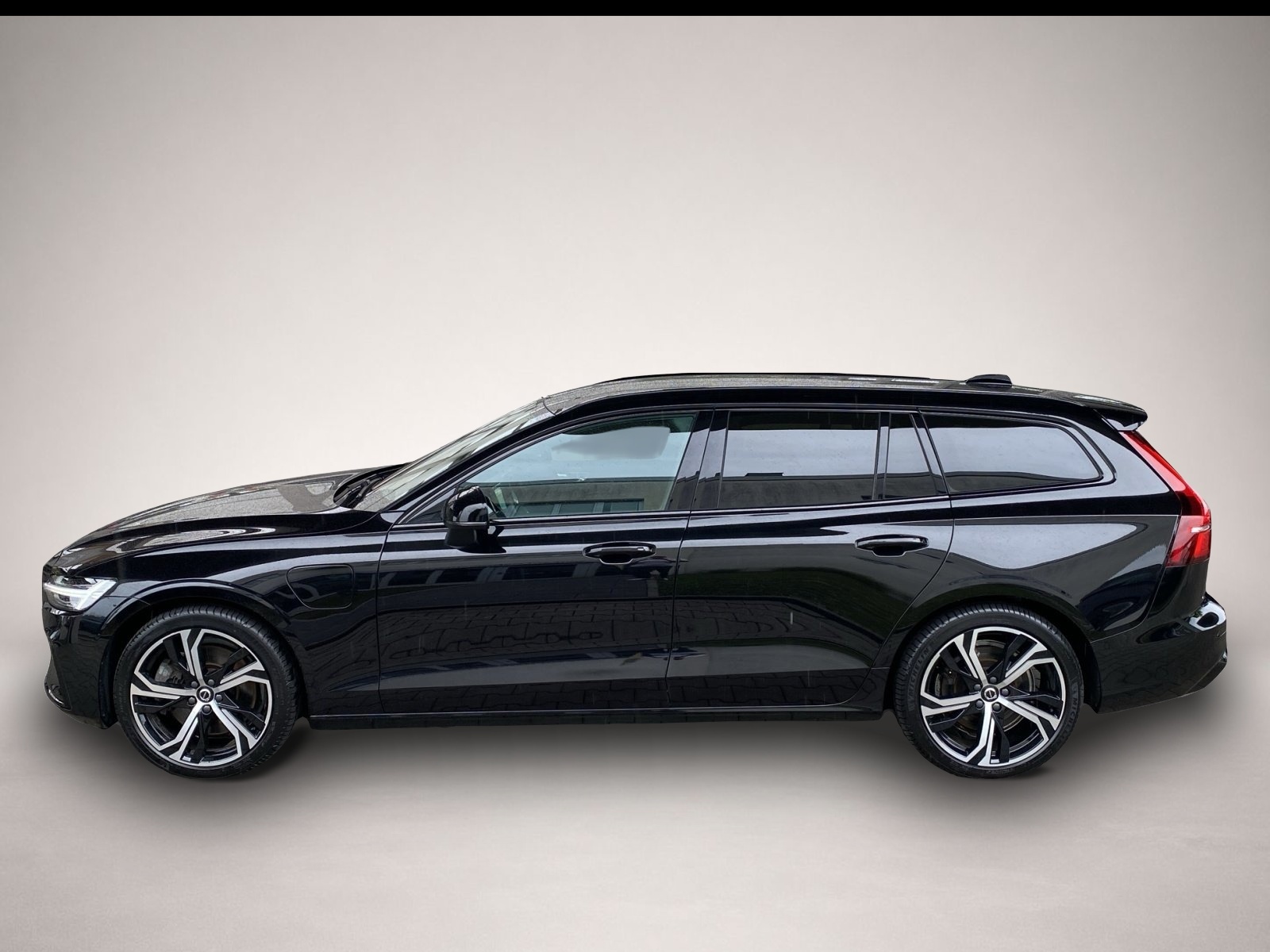 Bild 2 Volvo V60 Kombi T8 Plus Dark Recharge WiPa*LED*DAB*