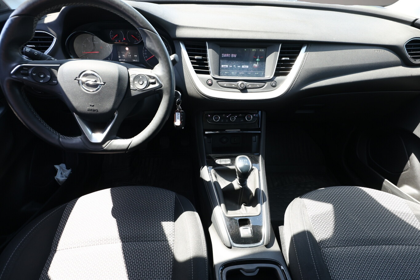 Fotografie des Opel Grandland (X) Grandland X 1.2 Turbo 130 Edition LED SHZ PDC