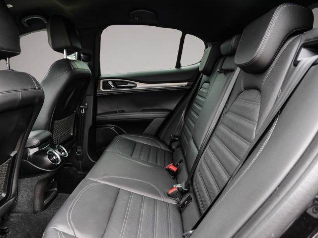 Fotografie 6 des Alfa Romeo Stelvio Veloce Q4 AHK-el. klappb. El. Fondsitzve