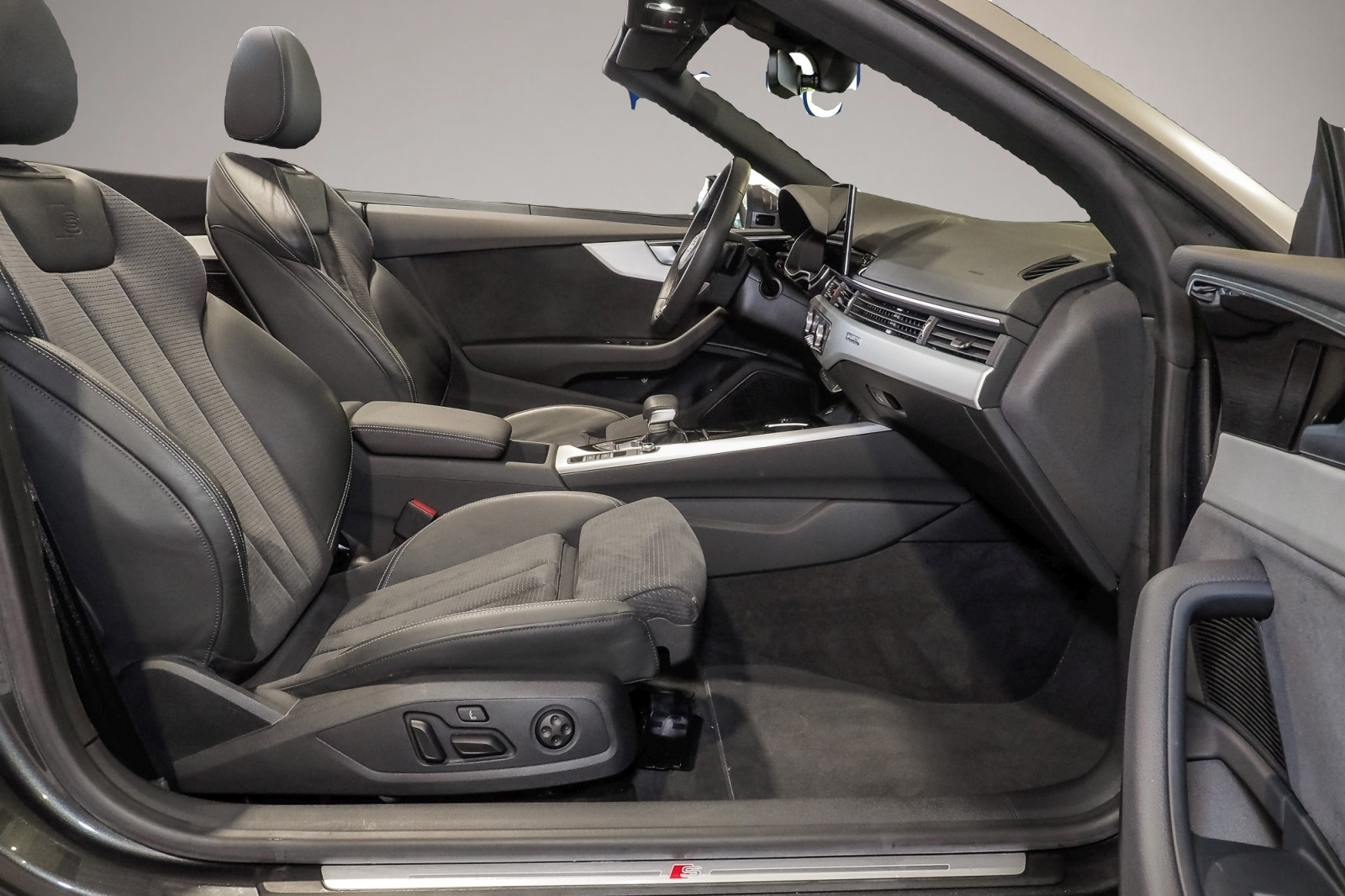 Bild 5 Audi A5 Cabrio 40 2.0 TDI quattro S Line-MMI Navi*Kam