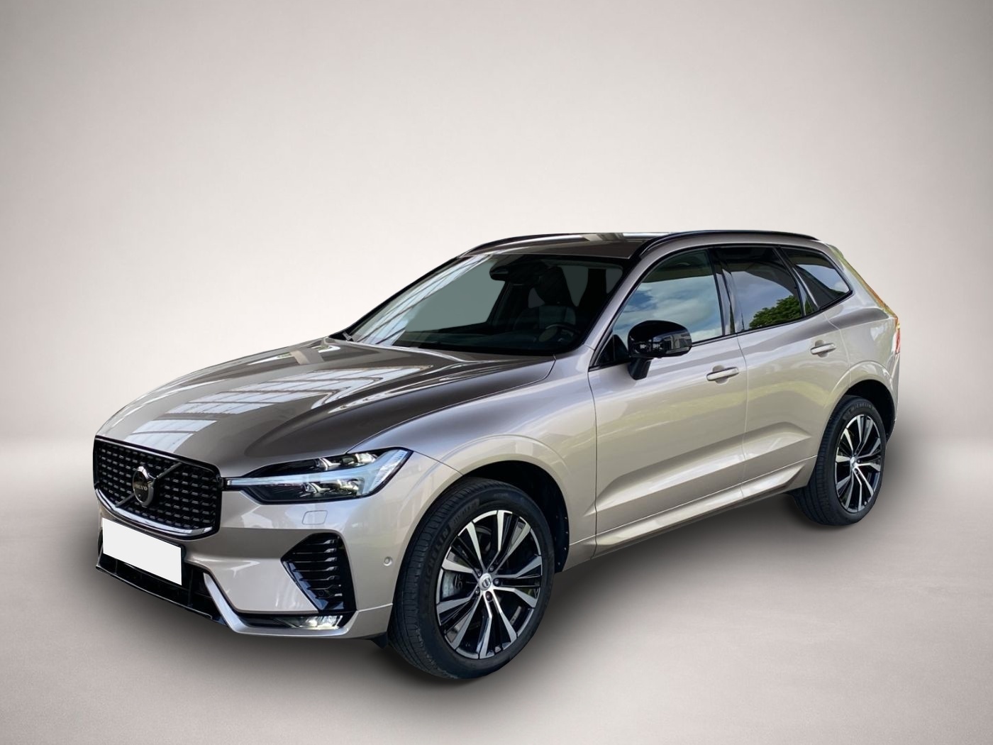 Fotografie Volvo XC60 B4 (Diesel) Plus Dark ACC+LED+Navi+SHZ+360