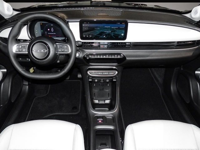 Fotografie des Fiat 600 La Prima Hybrid DCT Navi Massage Sitz LED