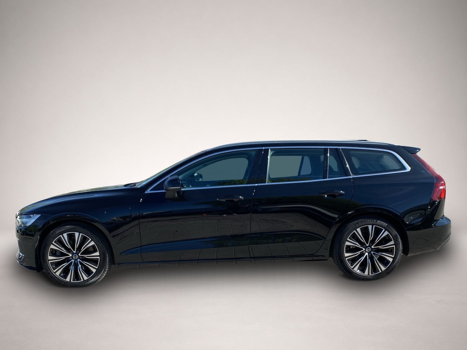Fotografie 2 des Volvo V60 Kombi T8 Plus Bright Recharge WiPa*LED*DAB*