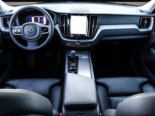 Bild 4 Volvo XC60 Plus Dark 2WD StandHZG El. Panodach Digital