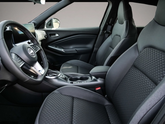Fotografie 4 des Nissan Juke N-Connecta 1.6 Hybrid 4AMT Winterpaket BFS