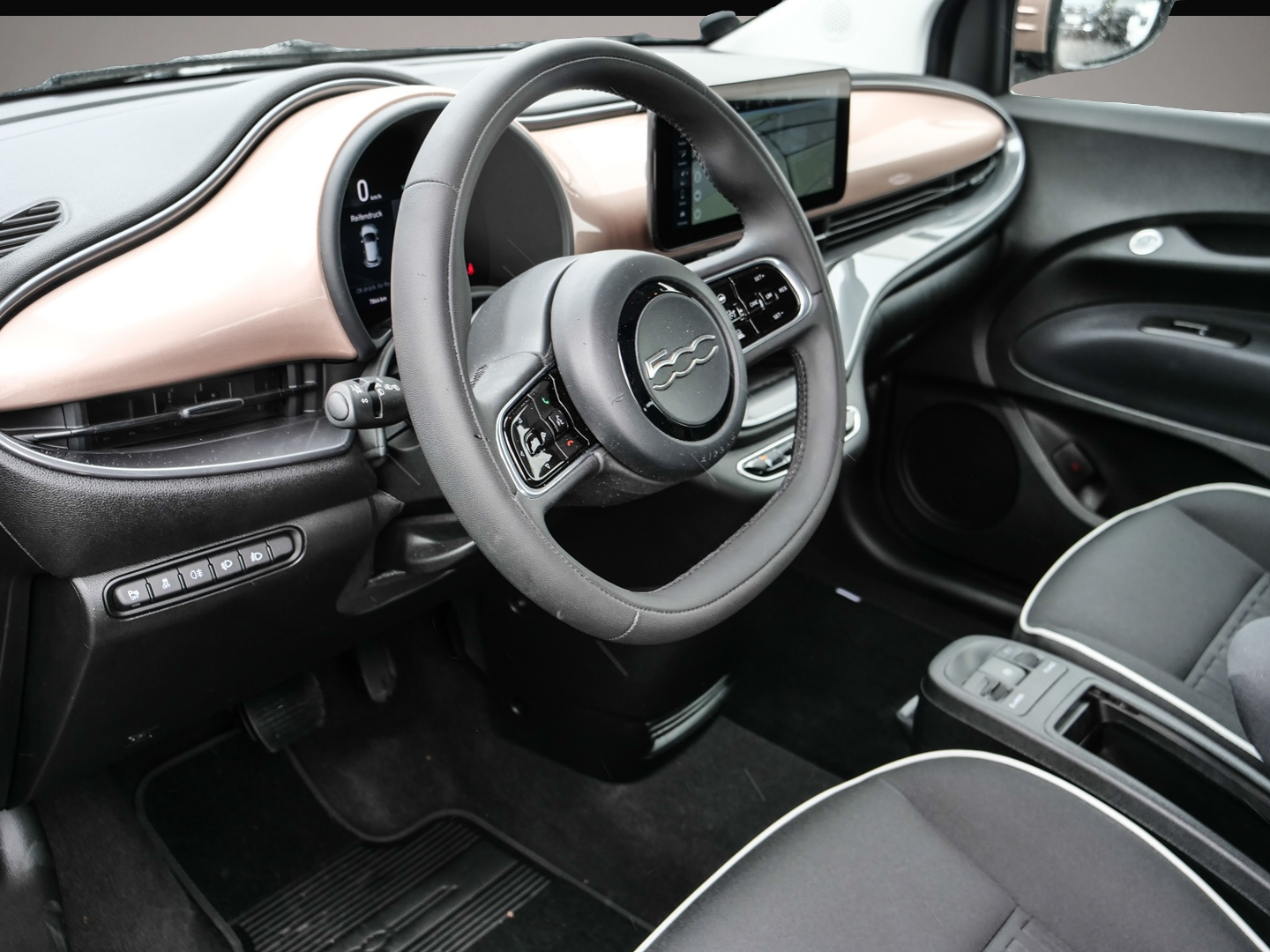 Bild 3 Fiat 500e Navi Memory Sitze Soundsystem JBL Apple Car