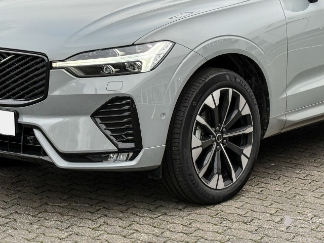 Bild 3 Volvo XC60 B5 Benzin AWD Plus Dark Lagom-Paket Panoram