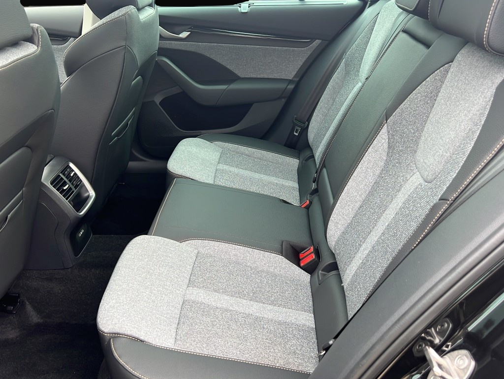 Fotografie 5 des Skoda Octavia 2.0 TDI DSG Selection Tour*HeadUp*Pano