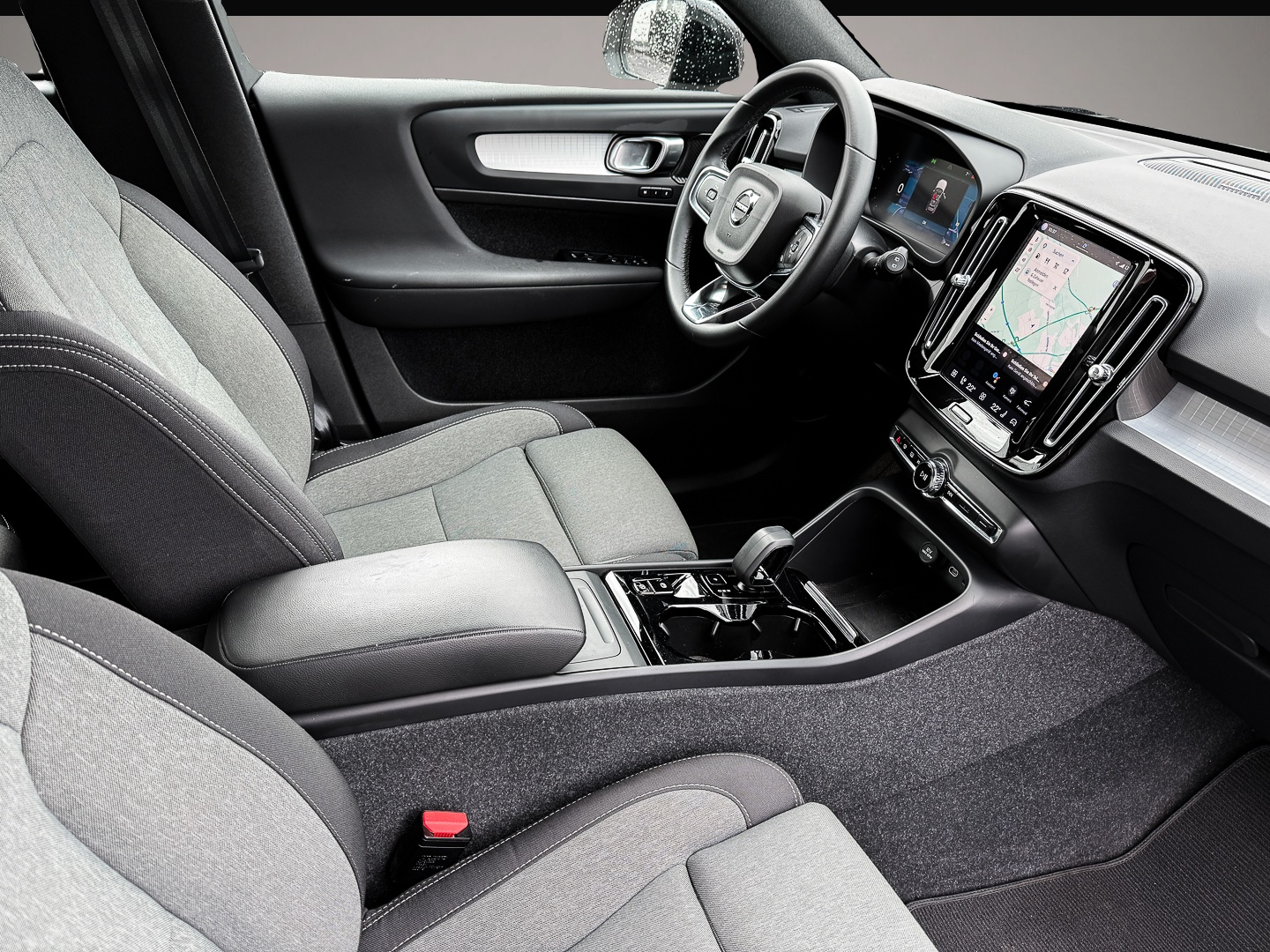 Bild 3 Volvo XC40 B3 Benzin Plus Dark 2WD AHK Memory Sitze Ha