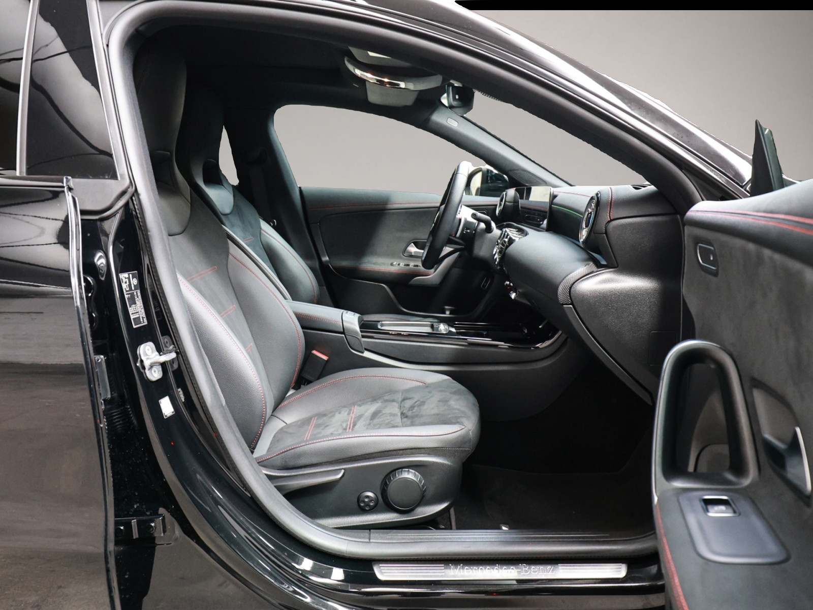 Bild 2 Mercedes-Benz CLA 180