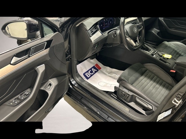 Fotografie des Volkswagen Passat Variant 2.0TDI 4Motion DSG R-LINE AHK/STA