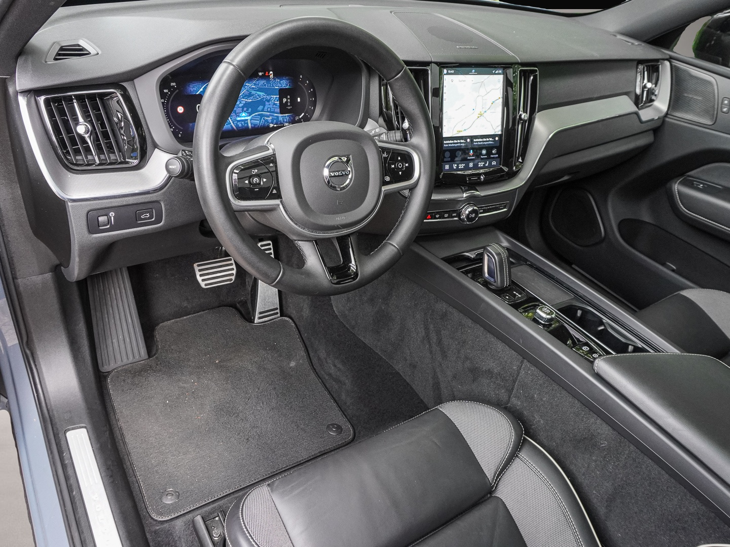 Bild 6 Volvo XC60 R Design AWD El. Panodach Navi Leder Digita