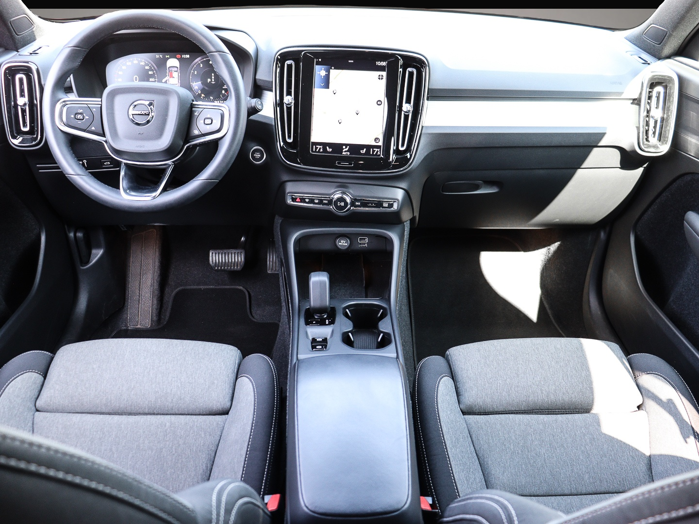 Bild 4 Volvo XC40 Core 2WD T2 EU6d Navi Digitales Cockpit Sou