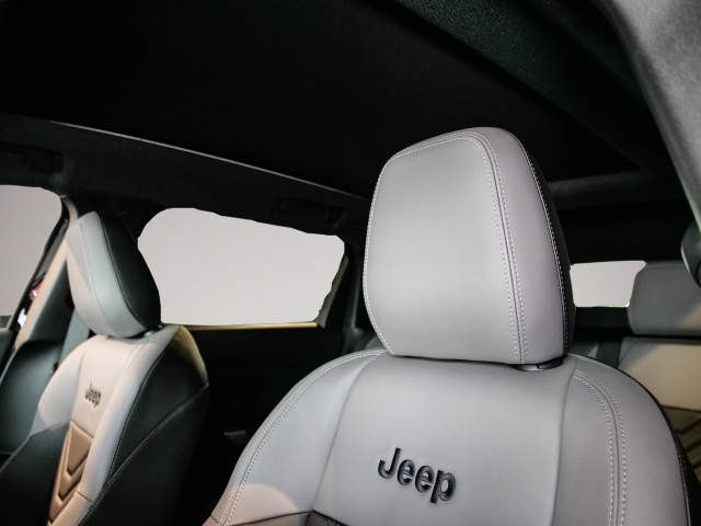 Bild 5 Jeep Compass E-Hybrid First Edition Premium & Sicherh