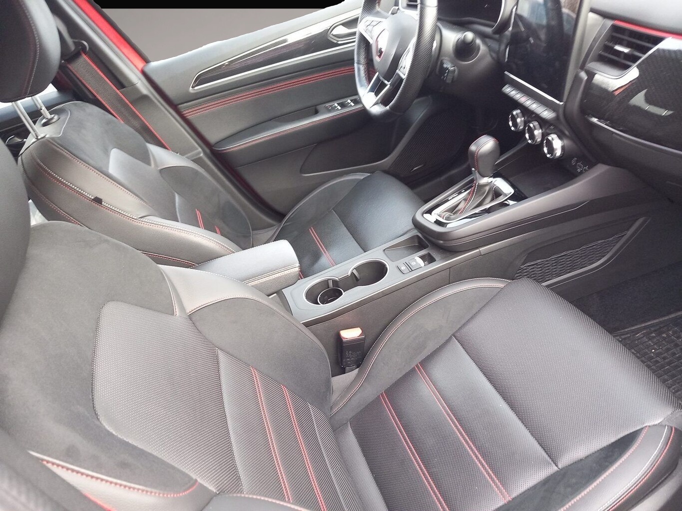 Fotografie des Renault Arkana TCe 160 MHEV EDC R.S. Line Nav ParkAs SHZ