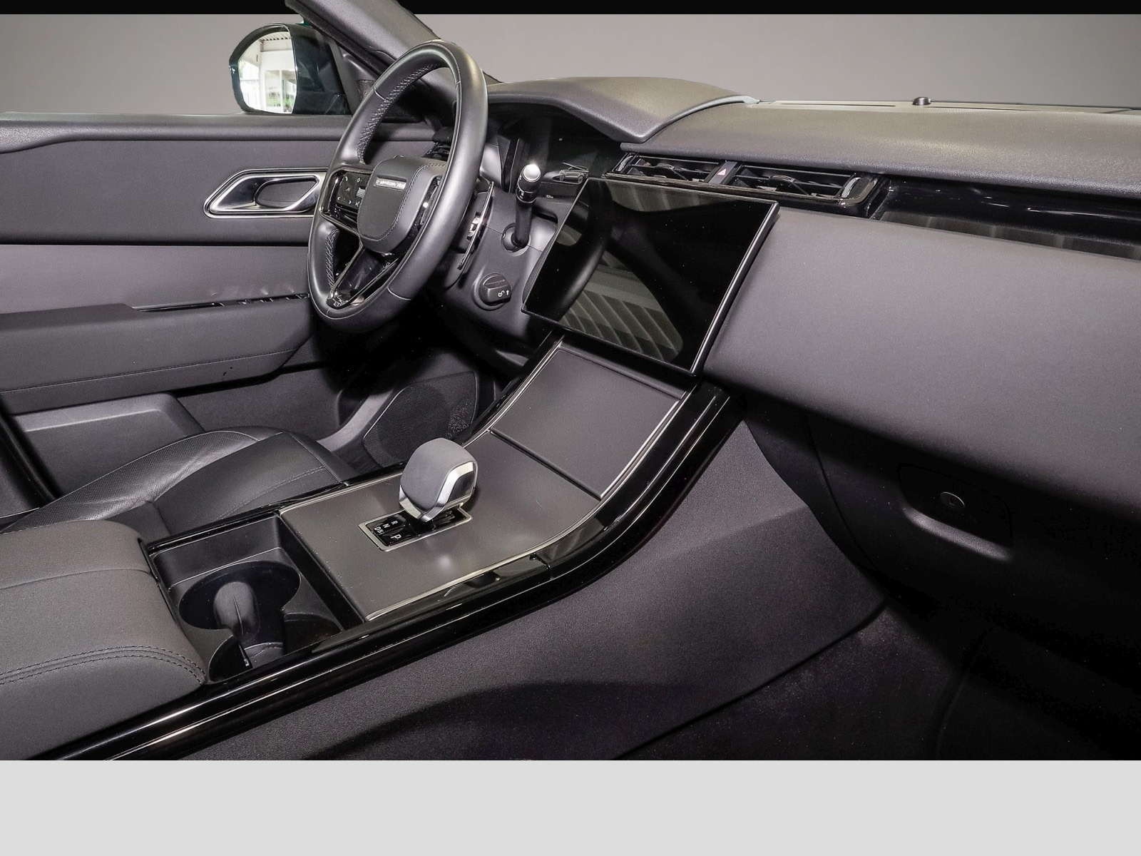 Bild 6 Land Rover RANGE ROVER VELAR R-DYNAMIC SE D 200 MHEV