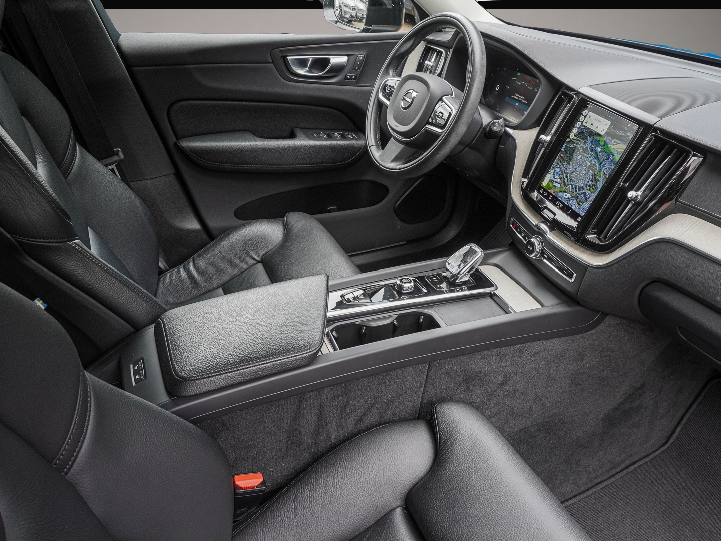 Bild 6 Volvo XC60 Inscription 2WD B4 Benzin EU6d Navi Digital