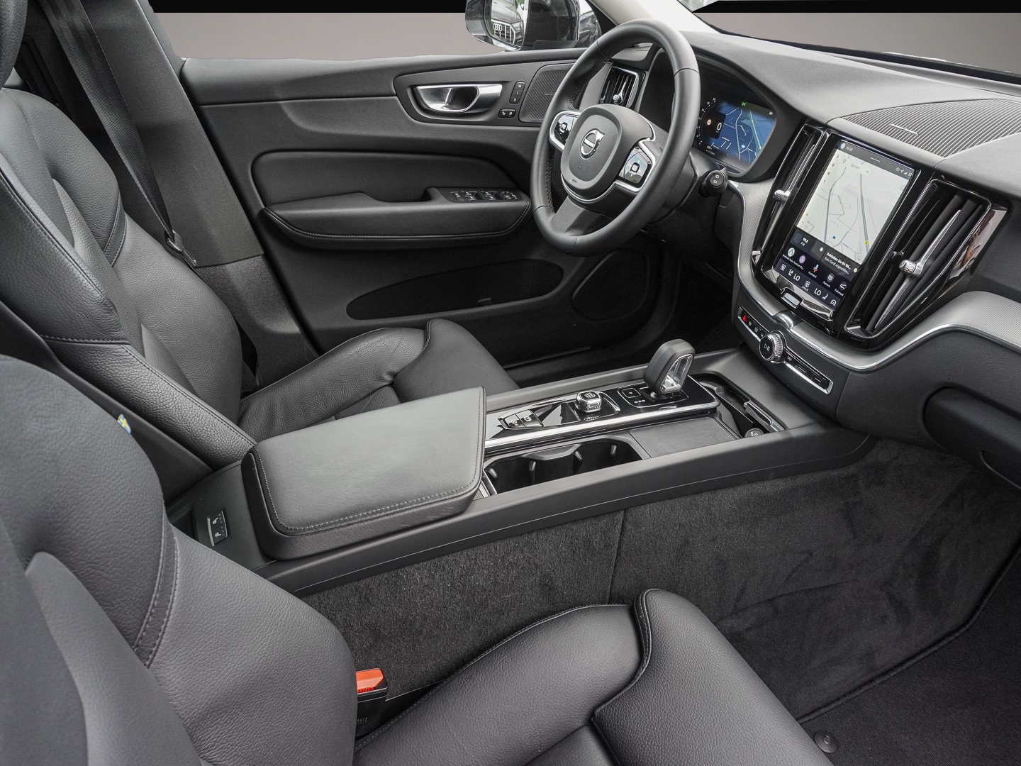 Bild 6 Volvo XC60 B4 AWD Plus Dark AHK LED 360Grad