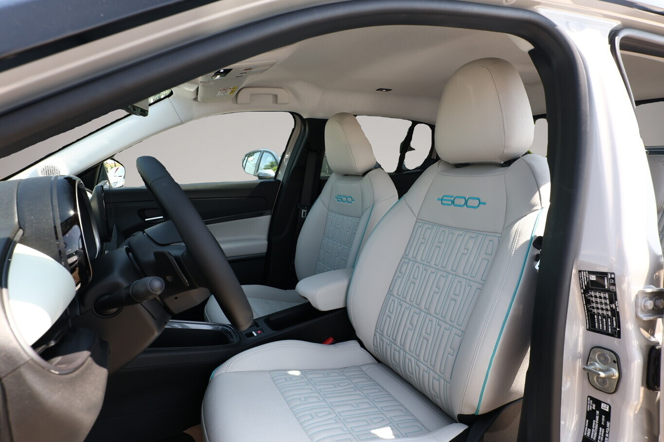 Bild 6 Fiat 600 Hybrid La Prima eHK ACC Massage SHZ Keyl Nav