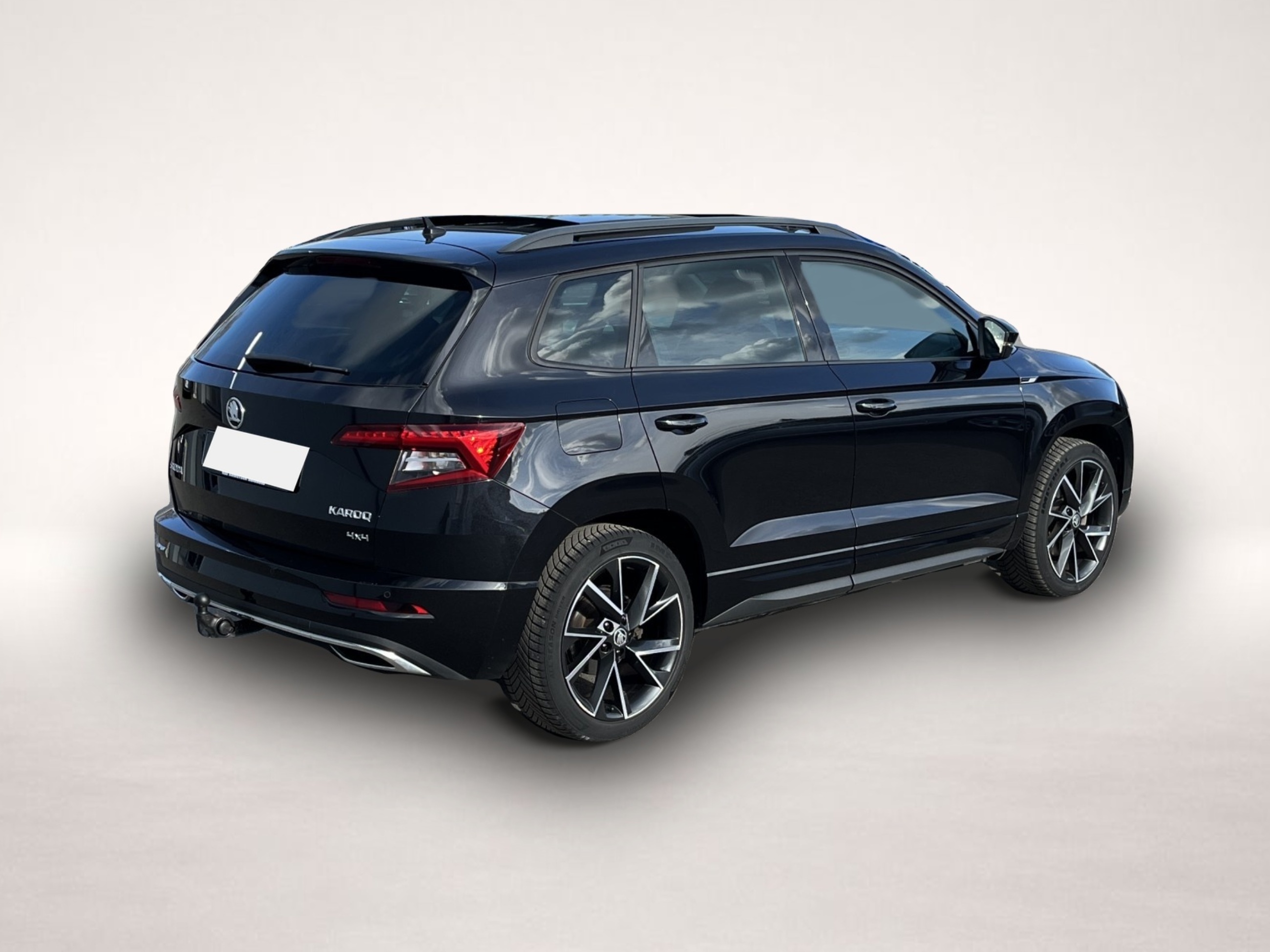 Bild 6 Skoda Karoq 2.0 TDI 4x4 Sportline 19 Zoll AHK PANO RFK