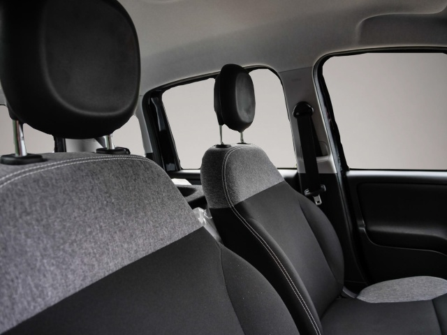 Bild 7 Fiat Panda Hybrid Klima Tagfahrlicht Radio ZV ABS Ser