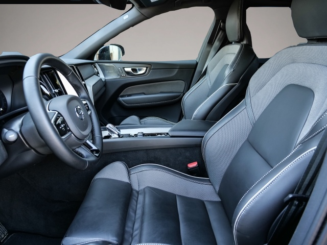 Fotografie 4 des Volvo XC60 Ultra Dark AWD HUD AD Digitales Cockpit Mem