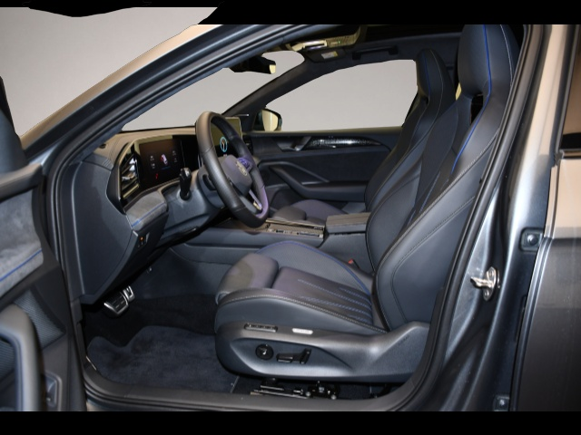 Bild 3 Volkswagen Passat Variant 1.5 TSI eHybrid DSG R-Line Matrix