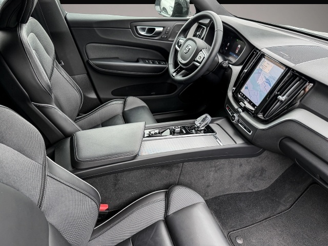 Bild 4 Volvo XC60 Plus Dark 2WD Leder Digitales Cockpit Memor