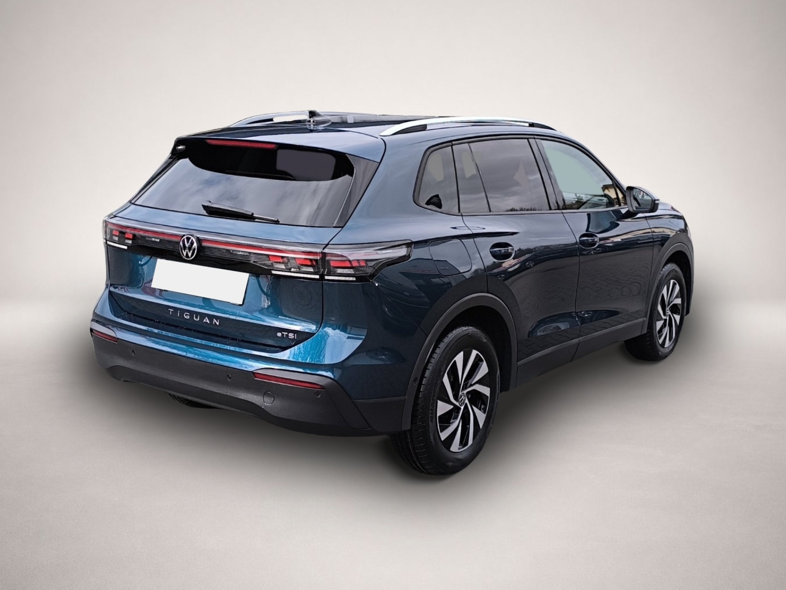 Bild 7 Volkswagen Tiguan 1.5 eTSI DSG Life 5-J-G AHK ACC RFK