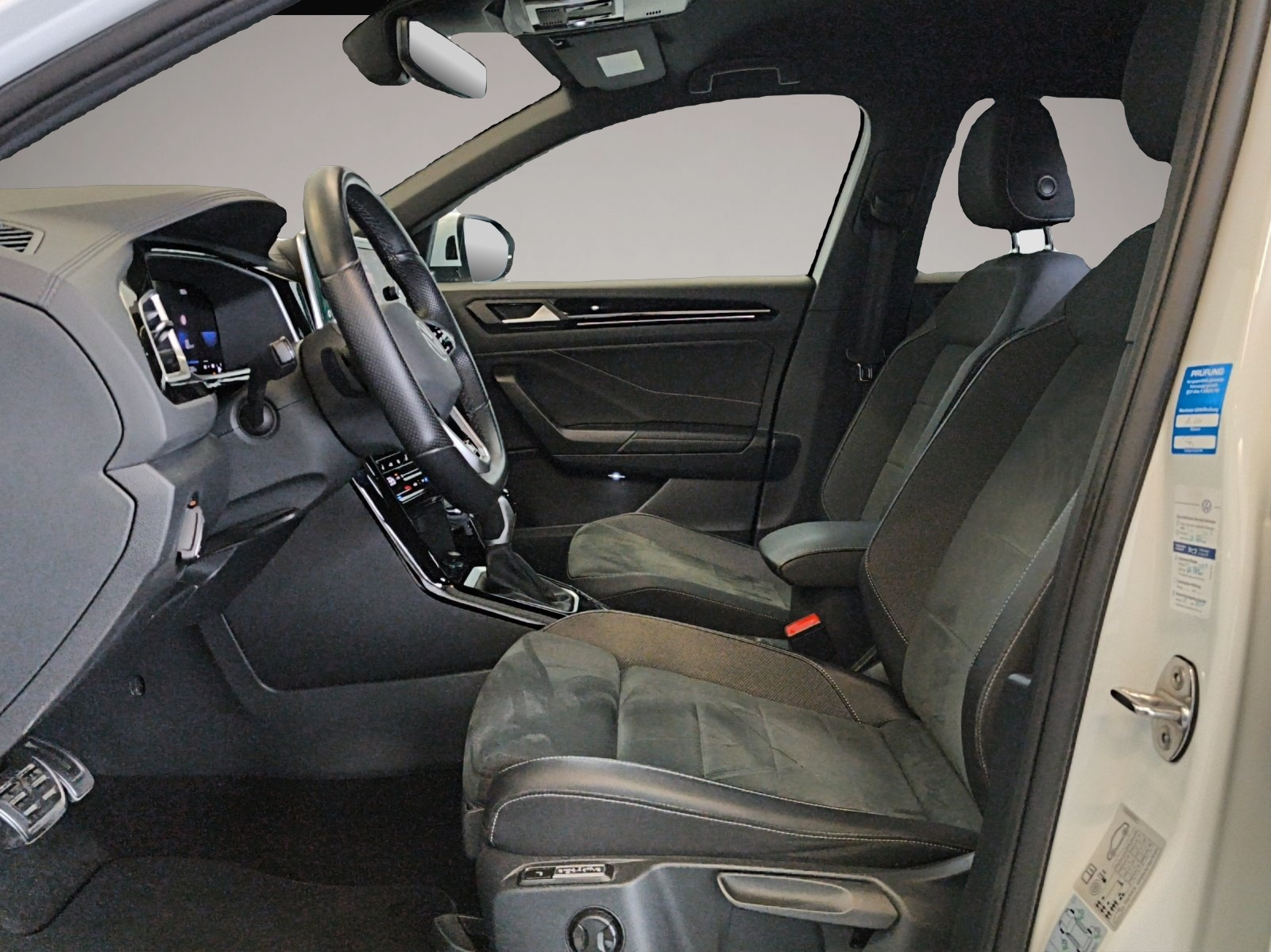 Bild 7 Volkswagen T-Roc 1.5 TSI DSG R-Line NAVI+LED+AHK+ACC+RFK