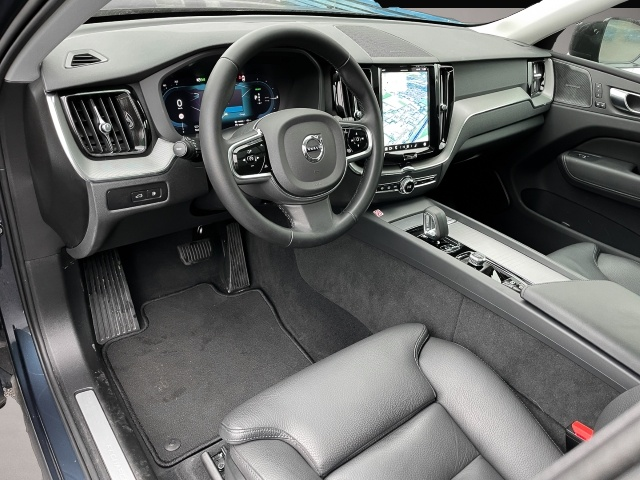 Bild 4 Volvo XC60 Plus Dark Recharge Plug-In Hybrid AWD T8 Tw
