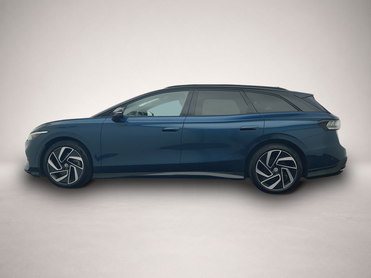 Fotografie 2 des Volkswagen ID.7 Tourer 5-J-GAR AHK DCC SMATZ-GLAS AREA-VIEW