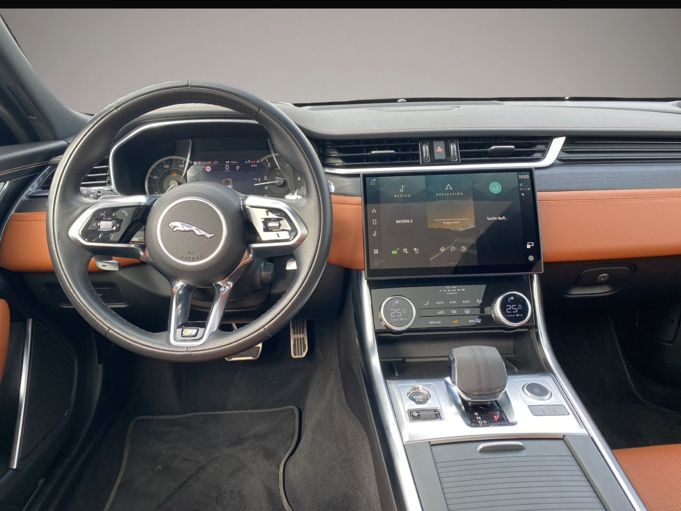 Fotografie 8 des Jaguar XF Sportbrake R-Dynamic AWD Dynamic Black