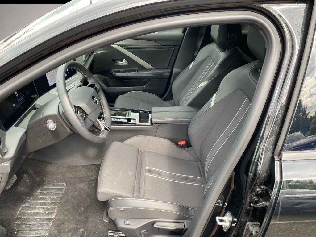 Fotografie 3 des Opel Astra L Sports Tourer MHEV GS Automatik Matrix N