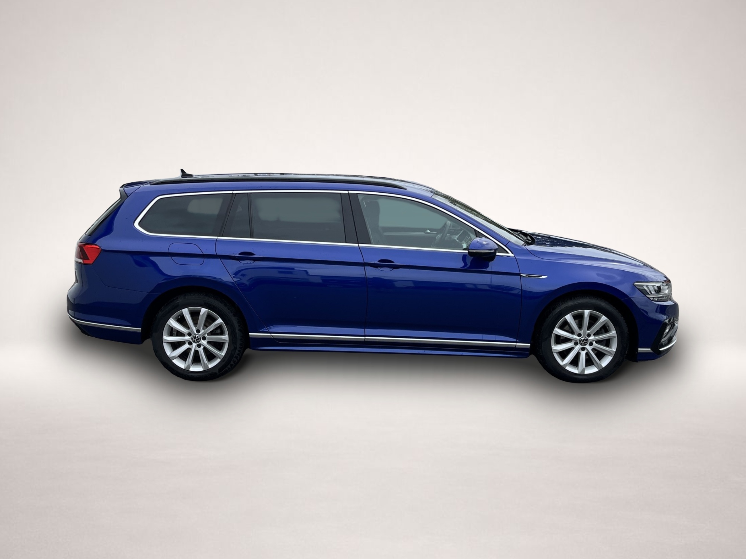 Fotografie des Volkswagen Passat Variant 2.0 TDI DSG R-Line AHK STHZ NaviP