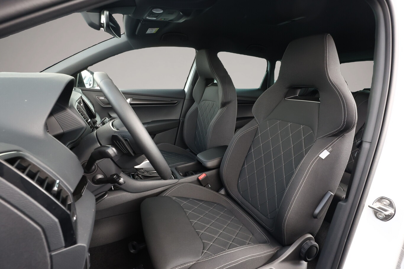 Bild 5 Skoda Karoq DSG Sportl Matrix Nav 360 Canton ACC Kessy