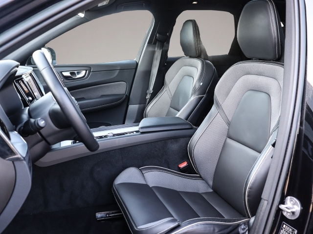 Bild 6 Volvo XC60 Ultimate Dark AWD B5 Diesel EU6d HUD StandH