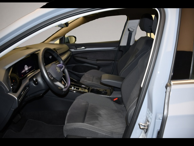 Fotografie des Volkswagen Golf 8 VIII 2.0 TSI DSG Style LED+/Stand/H+K/ACC
