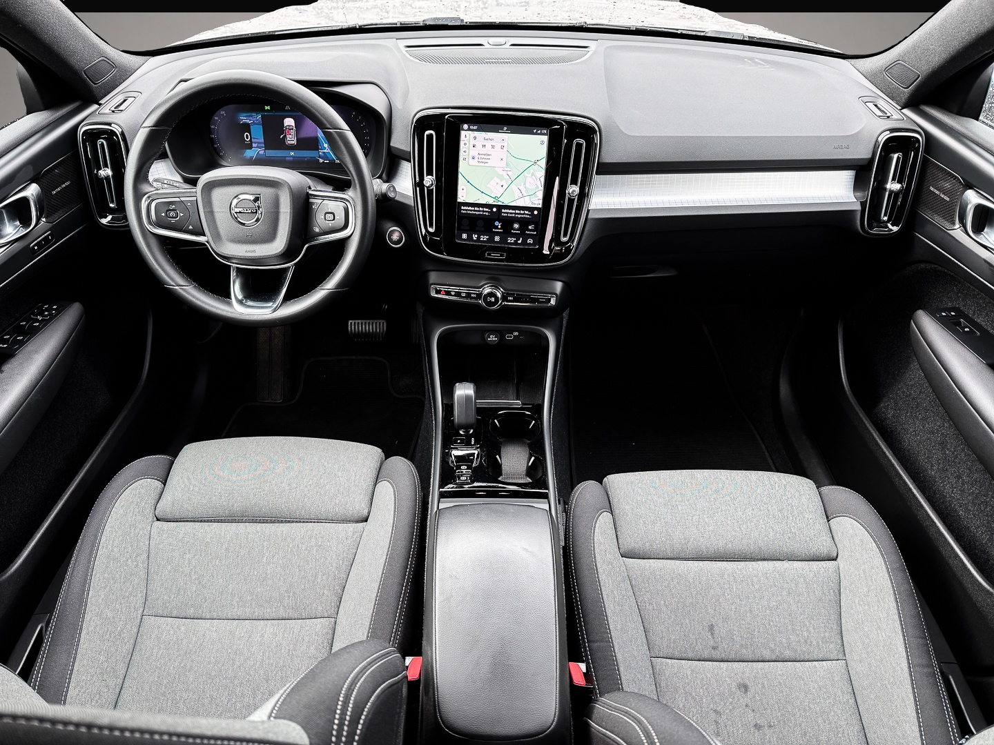Bild 5 Volvo XC40 B3 Benzin Plus Dark 2WD AHK Memory Sitze Ha