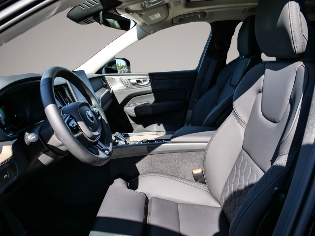 Fotografie 4 des Volvo XC60 FACELIFT Plus Dark AWD AHK El. Panodach Dig