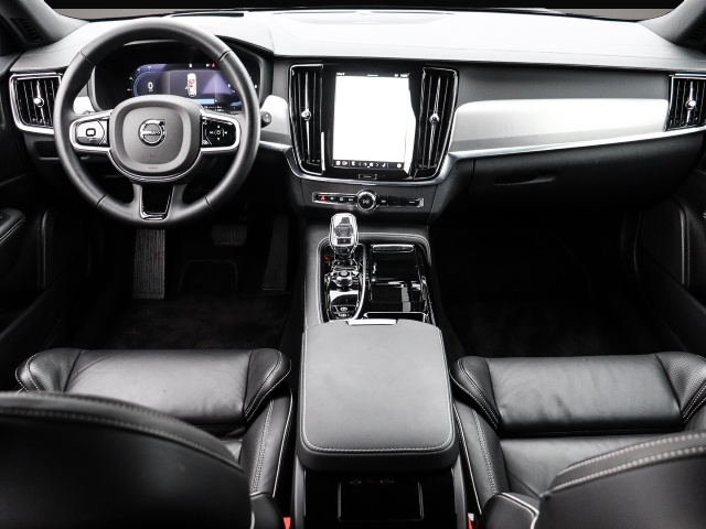 Bild 4 Volvo V90 Kombi Plus Dark Recharge Plug-In Hybrid AWD