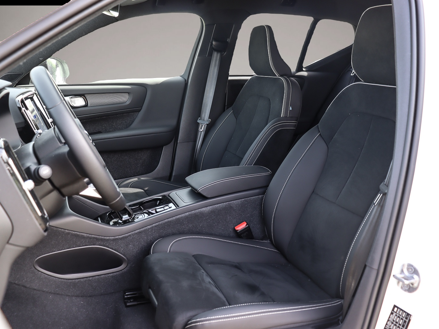 Bild 6 Volvo XC40 Plus Dark 2WD B4 EU6d digitales Cockpit Mem