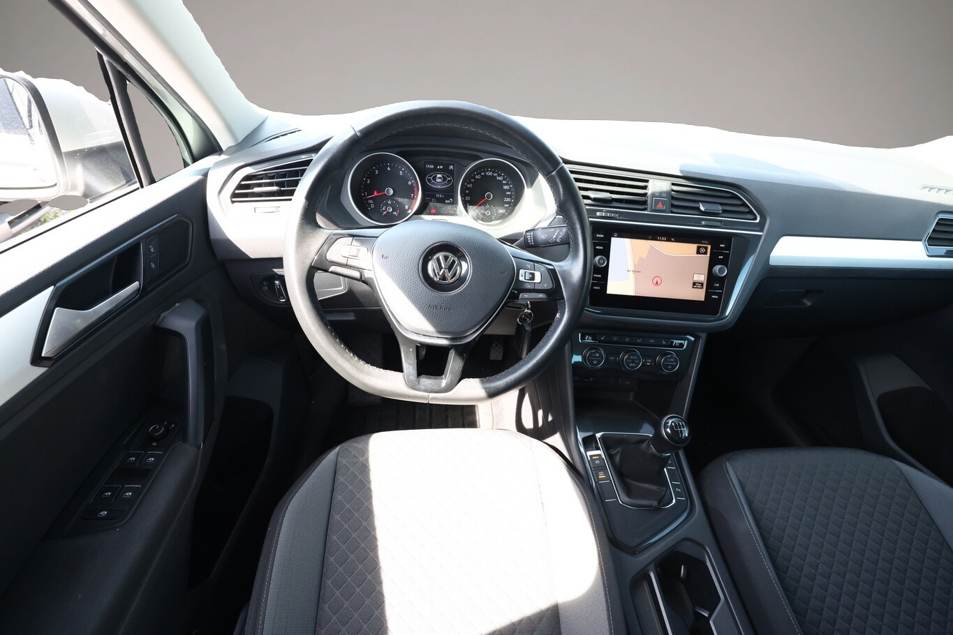 Bild 6 Volkswagen Tiguan 1.4 TSI 150 Comfortline Nav ACC PDC LM17Z