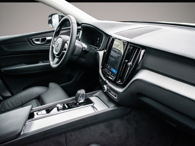 Bild 3 Volvo XC60 Plus Dark Recharge Plug-In Hybrid AWD T8 Tw
