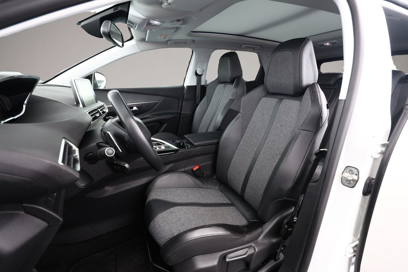 Bild 6 Peugeot 3008 1.2 PureTech 130 Aut. Allure Pano LED Nav